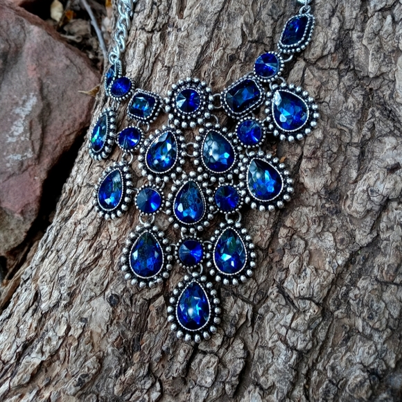 Jewelry - 💙 Bib 🤍Necklace Crystal Blue 💦🗨